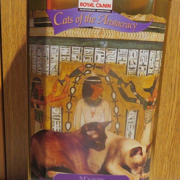 Royal Canin Cats of the Aristocracy Collectible Tin 10" High (F34) - Picture 2 of 6